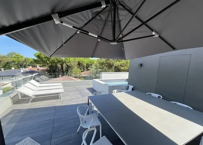 Spacious, Comfortable And Recently Renovated Single In Lignano Riviera Hotel