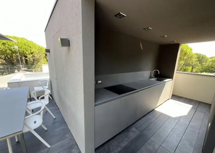 Hotel Spacious, Comfortable And Recently Renovated Single In Lignano Riviera 4*