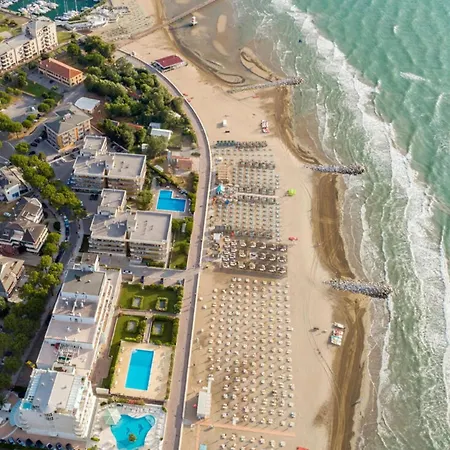 Spacious, Comfortable And Recently Renovated Single In Lignano Riviera Hotell 4*