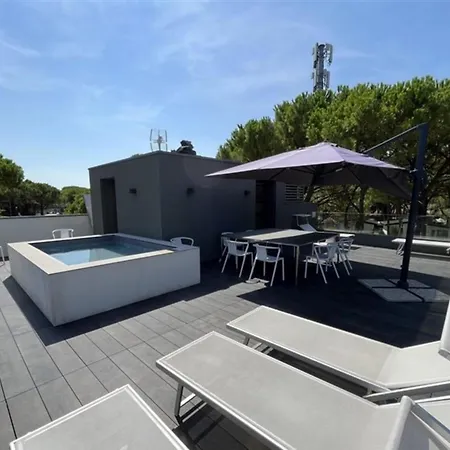 Spacious, Comfortable And Recently Renovated Single In Lignano Riviera Hotel