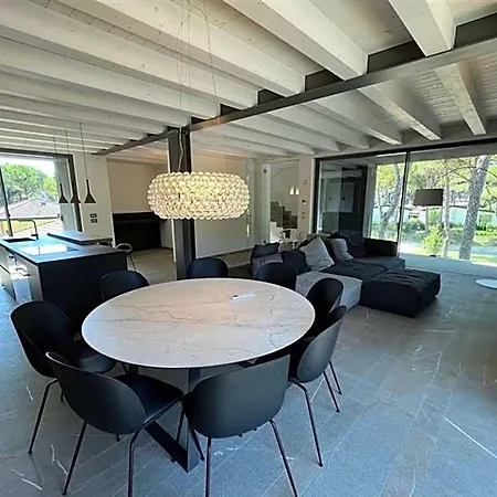 Spacious, Comfortable And Recently Renovated Single In Lignano Riviera لينانو سابيادورو